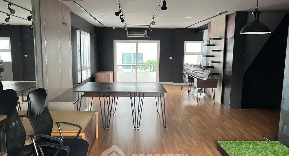 For rent and for sale 6 bedrooms townhouse in Lak Si, Bangkok