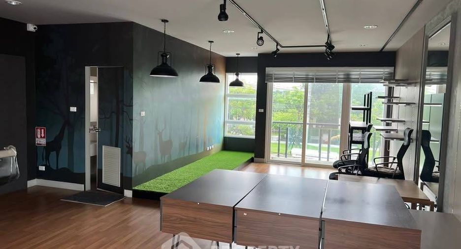 For rent and for sale 6 bedrooms townhouse in Lak Si, Bangkok
