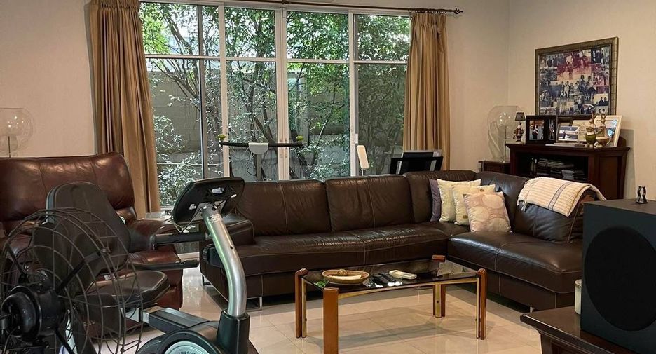 For sale 4 bedrooms house in Chatuchak, Bangkok