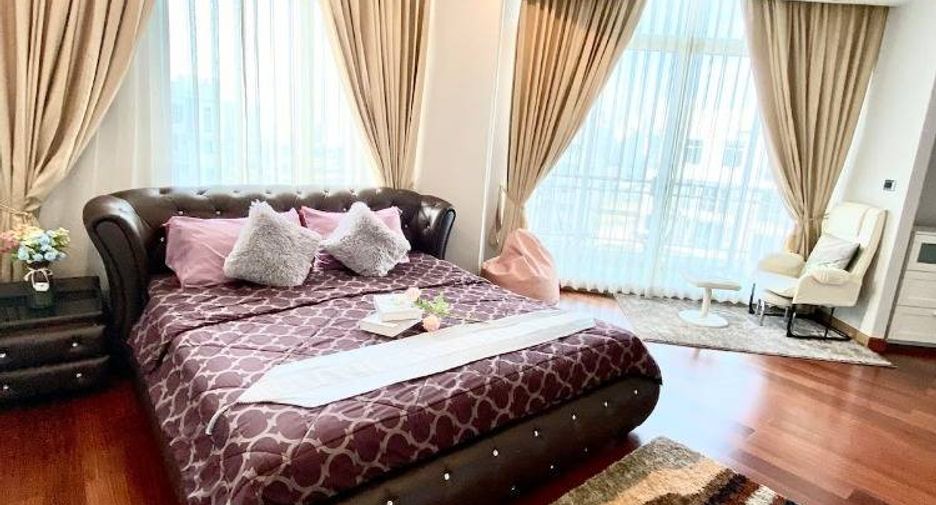 For rent and for sale 5 bedrooms condo in Huai Khwang, Bangkok