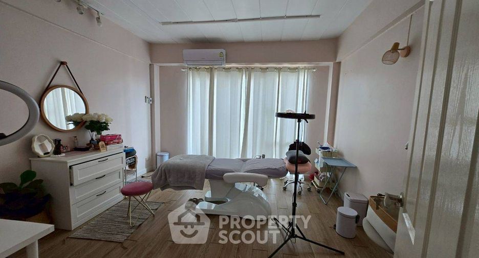 Haus zum Kauf mit 6 Zimmer in Mueang Chon Buri, Chonburi