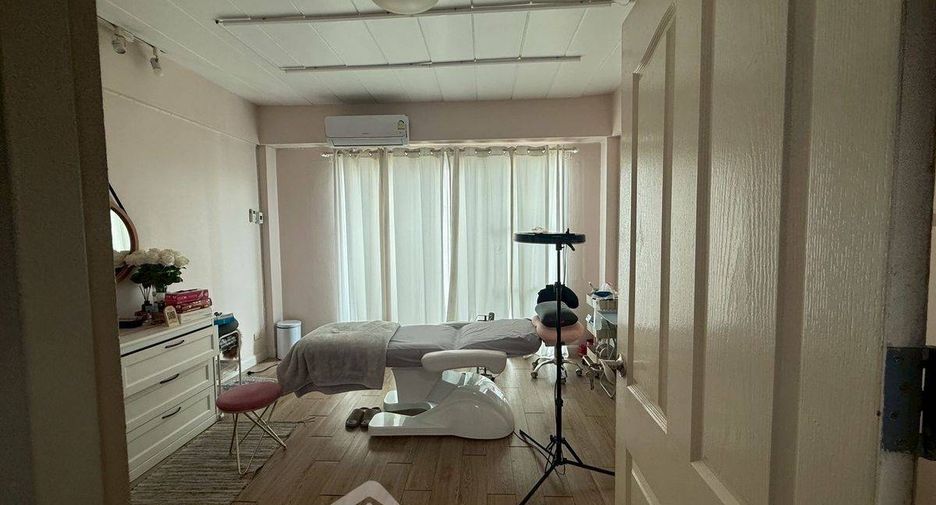 Haus zum Kauf mit 6 Zimmer in Mueang Chon Buri, Chonburi