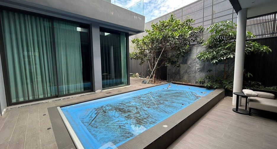 For sale 5 bedrooms house in Bueng Kum, Bangkok