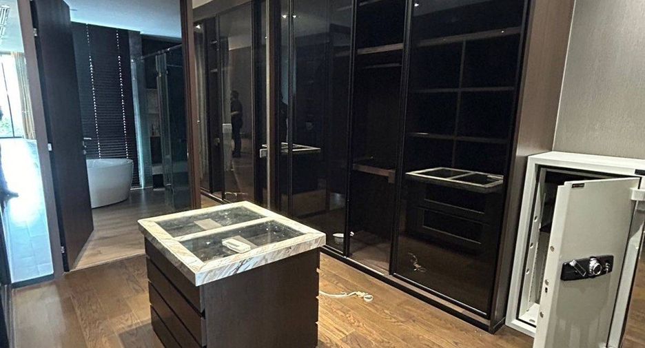 For sale 5 bedrooms house in Bueng Kum, Bangkok