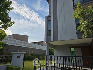 For sale 4 bedrooms townhouse in Thung Khru, Bangkok