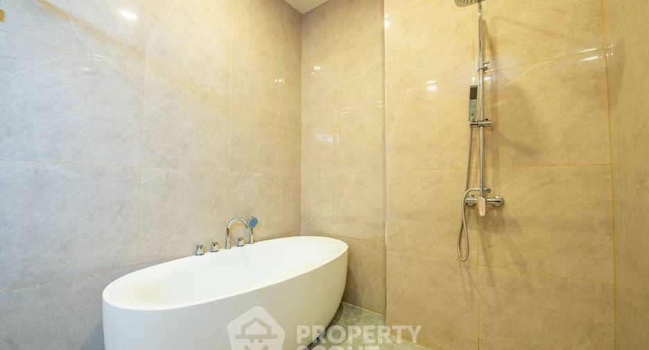 For sale 5 bedrooms villa in East Pattaya, Pattaya