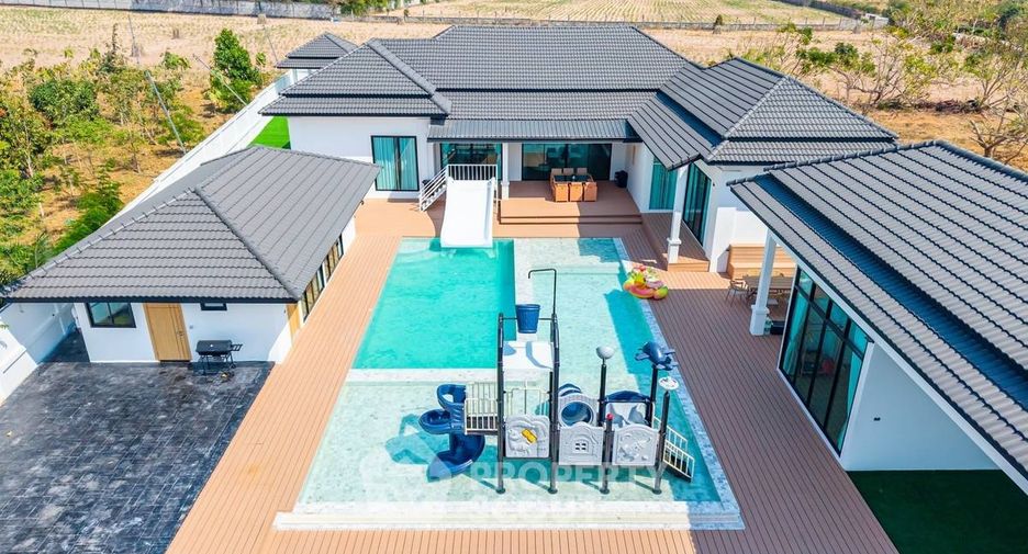 For sale 5 bedrooms villa in East Pattaya, Pattaya