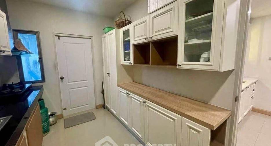 For sale 4 bedrooms house in Si Racha, Chonburi