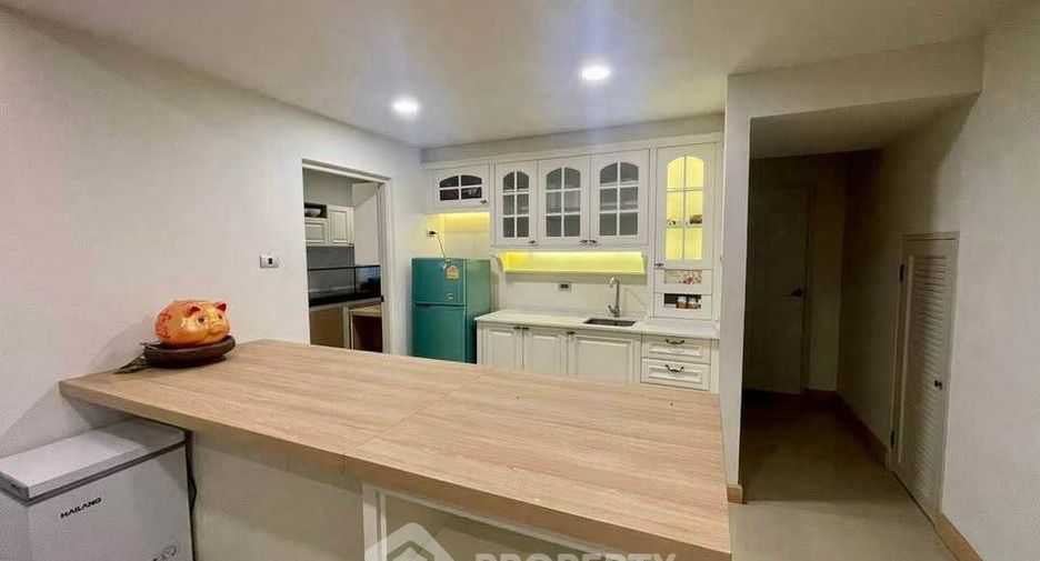 For sale 4 bedrooms house in Si Racha, Chonburi