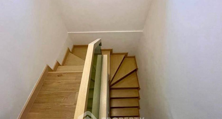 For sale 4 bedrooms house in Si Racha, Chonburi