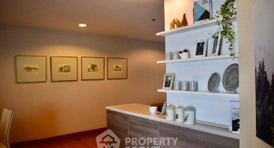 For sale 2 bedrooms condo in Huai Khwang, Bangkok