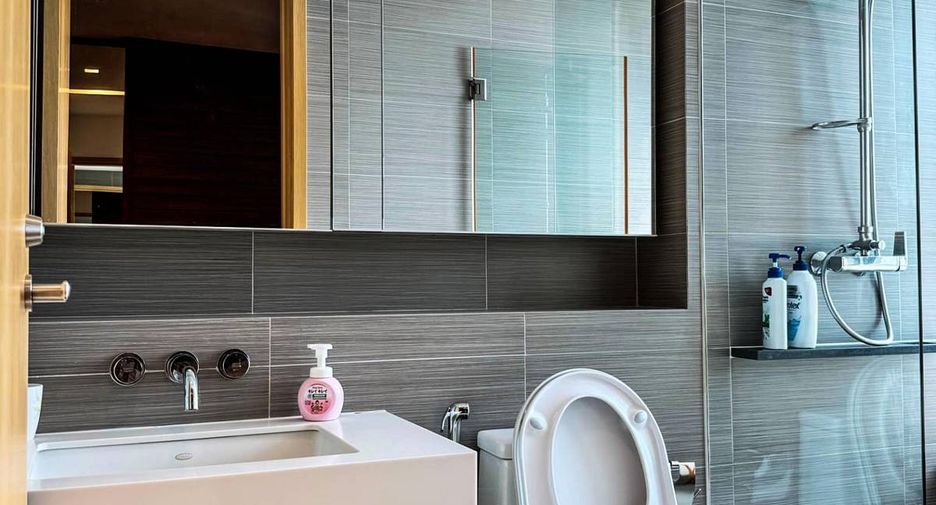For sale 2 bedrooms condo in Khlong Toei, Bangkok