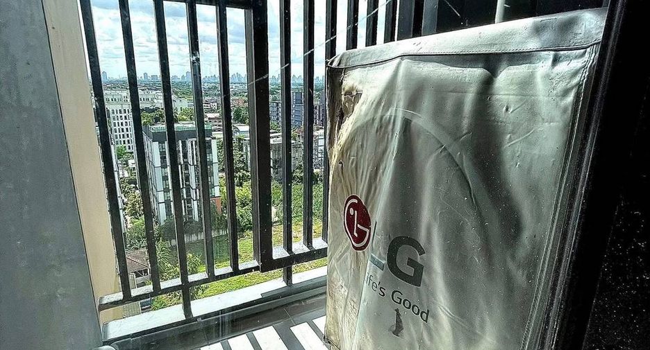 For sale 1 bed condo in Mueang Samut Prakan, Samut Prakan