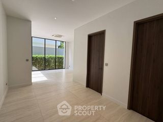 For sale 4 bedrooms house in Bang Kapi, Bangkok