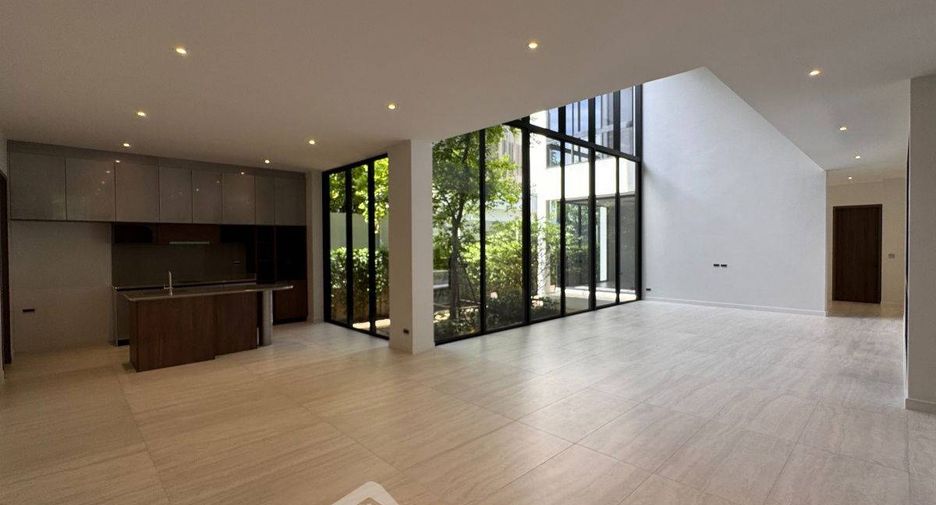 For sale 4 bedrooms house in Bang Kapi, Bangkok