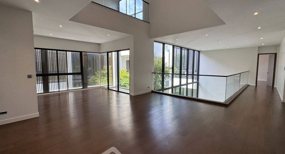 For sale 4 bedrooms house in Bang Kapi, Bangkok