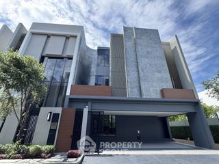 For sale 4 bedrooms house in Bang Kapi, Bangkok