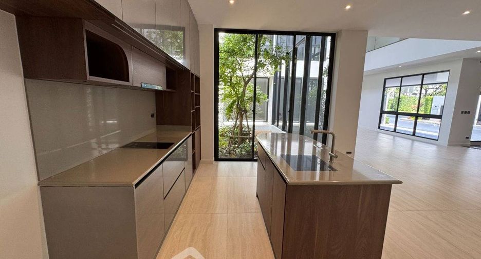 For sale 4 bedrooms house in Bang Kapi, Bangkok