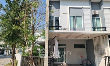 出售 3 卧室 联排别墅 在 Mueang Pathum Thani, Pathum Thani