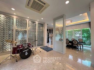 For sale 4 bedrooms house in Taling Chan, Bangkok
