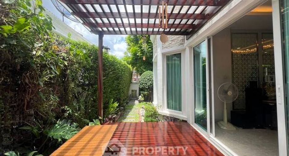 For sale 4 bedrooms house in Taling Chan, Bangkok