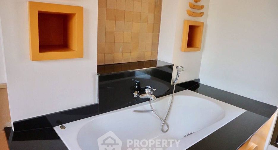 Villa zur Miete und zum Kauf mit 5 Zimmer in East Pattaya, Pattaya