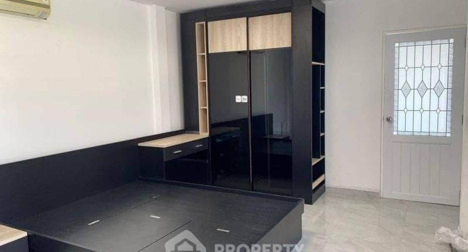 Haus zum Kauf mit 4 Zimmer in Bang Lamung, Chonburi