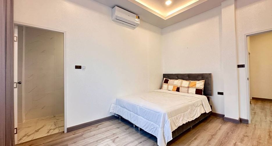For sale 5 bedrooms townhouse in East Pattaya, Pattaya