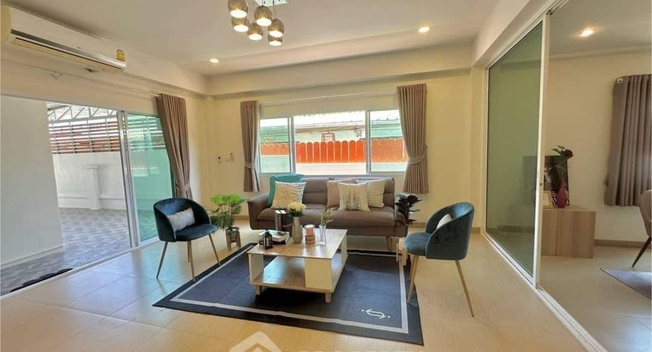 出售 2 卧室 独立屋 在 Si Racha, Chon Buri