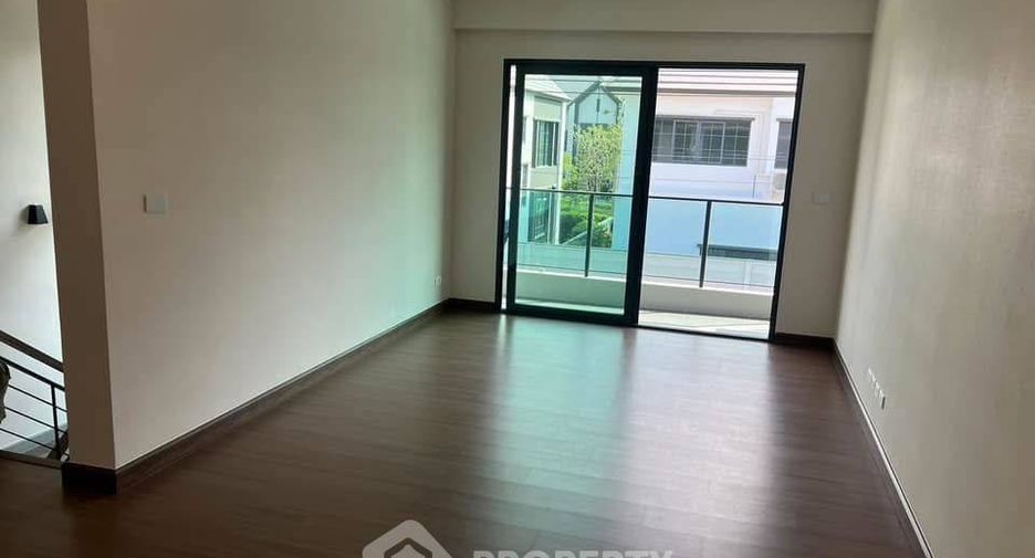 For sale 4 bedrooms house in Khlong Sam Wa, Bangkok