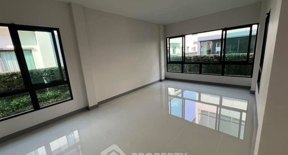 For sale 4 bedrooms house in Khlong Sam Wa, Bangkok