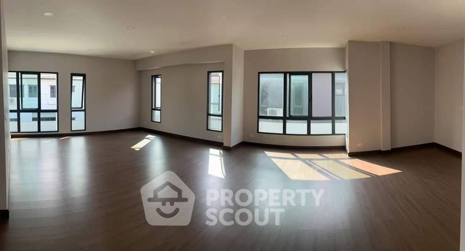 For sale 4 bedrooms house in Khlong Sam Wa, Bangkok