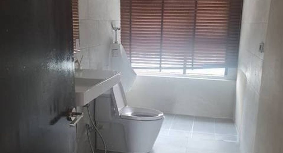 Продажа 2 спальни кондо в Щаттхана, Бангкок