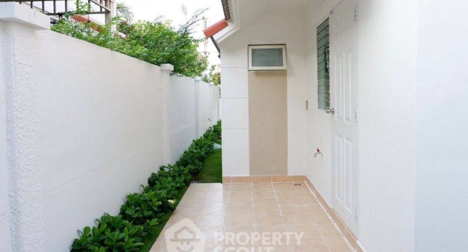 For sale 3 bedrooms house in Si Racha, Chonburi