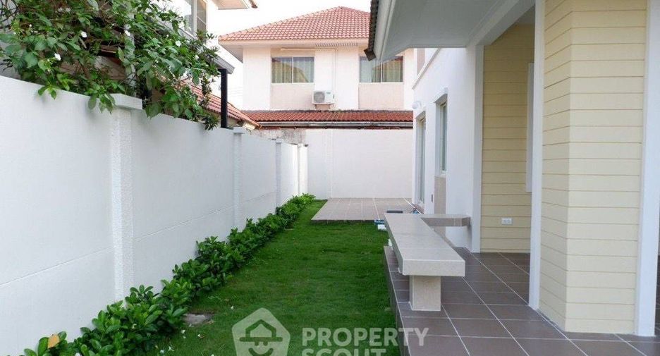 For sale 3 bedrooms house in Si Racha, Chonburi