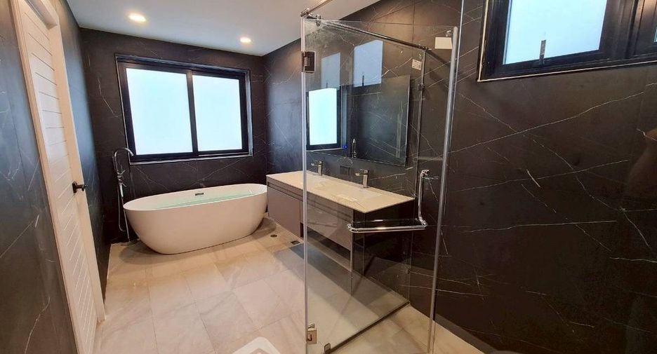 For sale 4 bedrooms villa in Bang Lamung, Chonburi