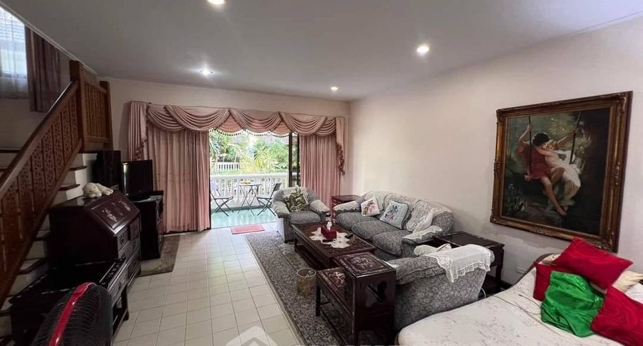 Casa adosada en venta de 3 habitaciones en Sattahip, Chonburi