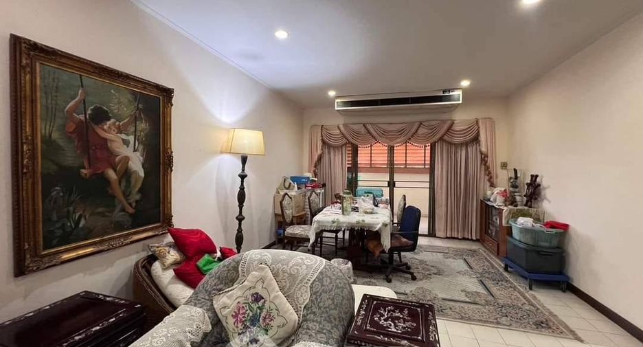 Casa adosada en venta de 3 habitaciones en Sattahip, Chonburi