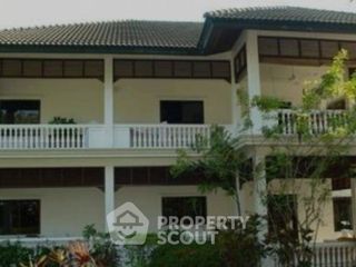 For sale 3 ベッドルーム townhouse in Na Jomtien, Pattaya