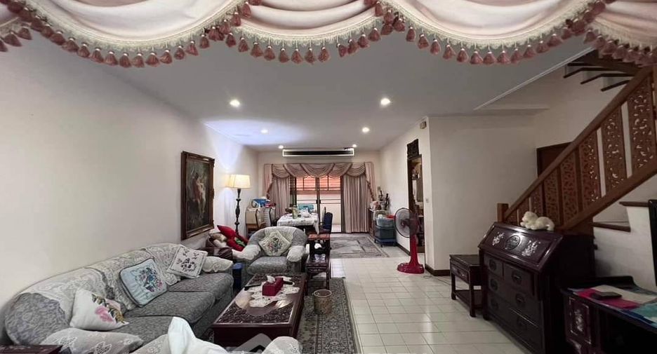 Casa adosada en venta de 3 habitaciones en Sattahip, Chonburi