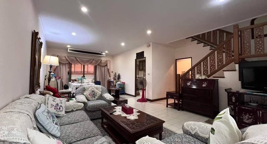 Casa adosada en venta de 3 habitaciones en Sattahip, Chonburi