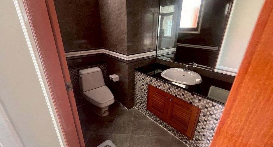 For sale 4 bedrooms house in Bang Khun Thian, Bangkok