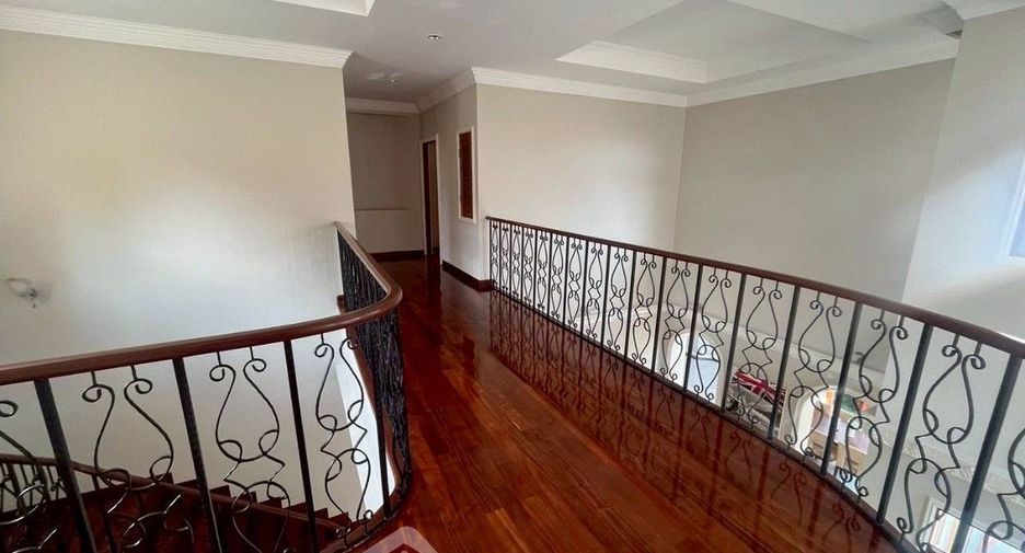 For sale 4 bedrooms house in Bang Khun Thian, Bangkok