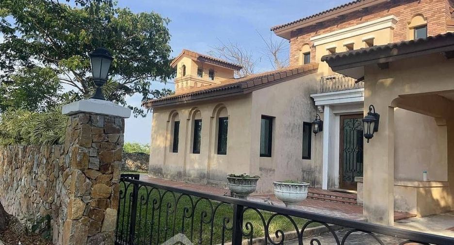 For sale 3 bedrooms house in Sattahip, Chonburi