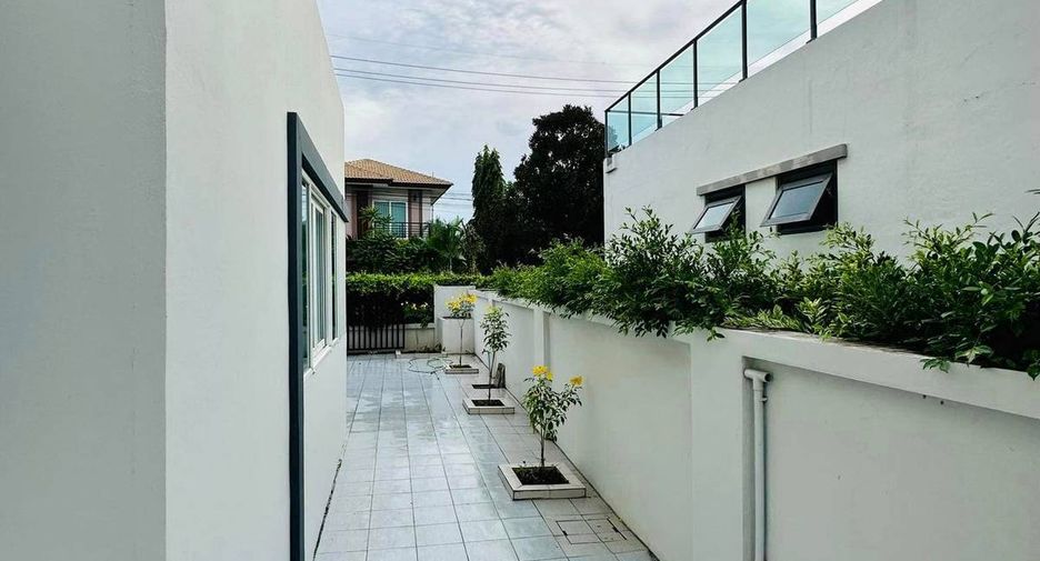 For sale 3 bedrooms house in East Pattaya, Pattaya