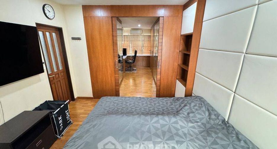 For sale 3 bedrooms townhouse in Bueng Kum, Bangkok