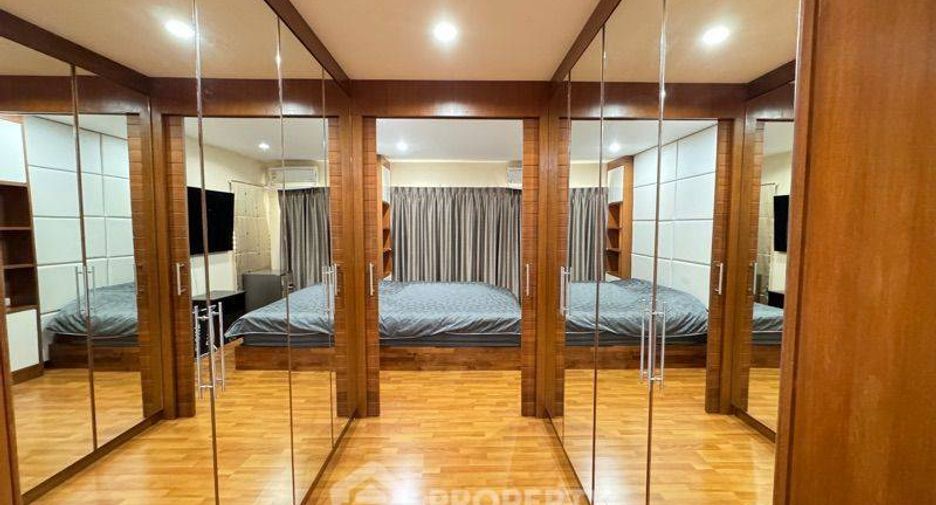 For sale 3 bedrooms townhouse in Bueng Kum, Bangkok