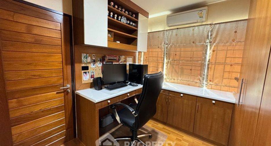 For sale 3 bedrooms townhouse in Bueng Kum, Bangkok