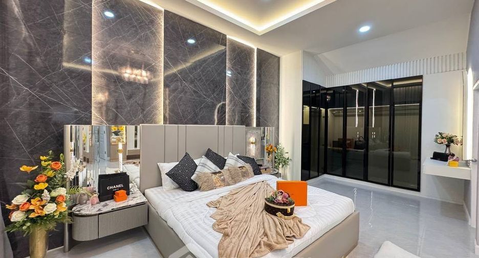 For sale 4 bedrooms villa in East Pattaya, Pattaya