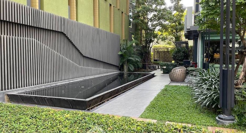 For sale 1 bed condo in Khlong Toei, Bangkok